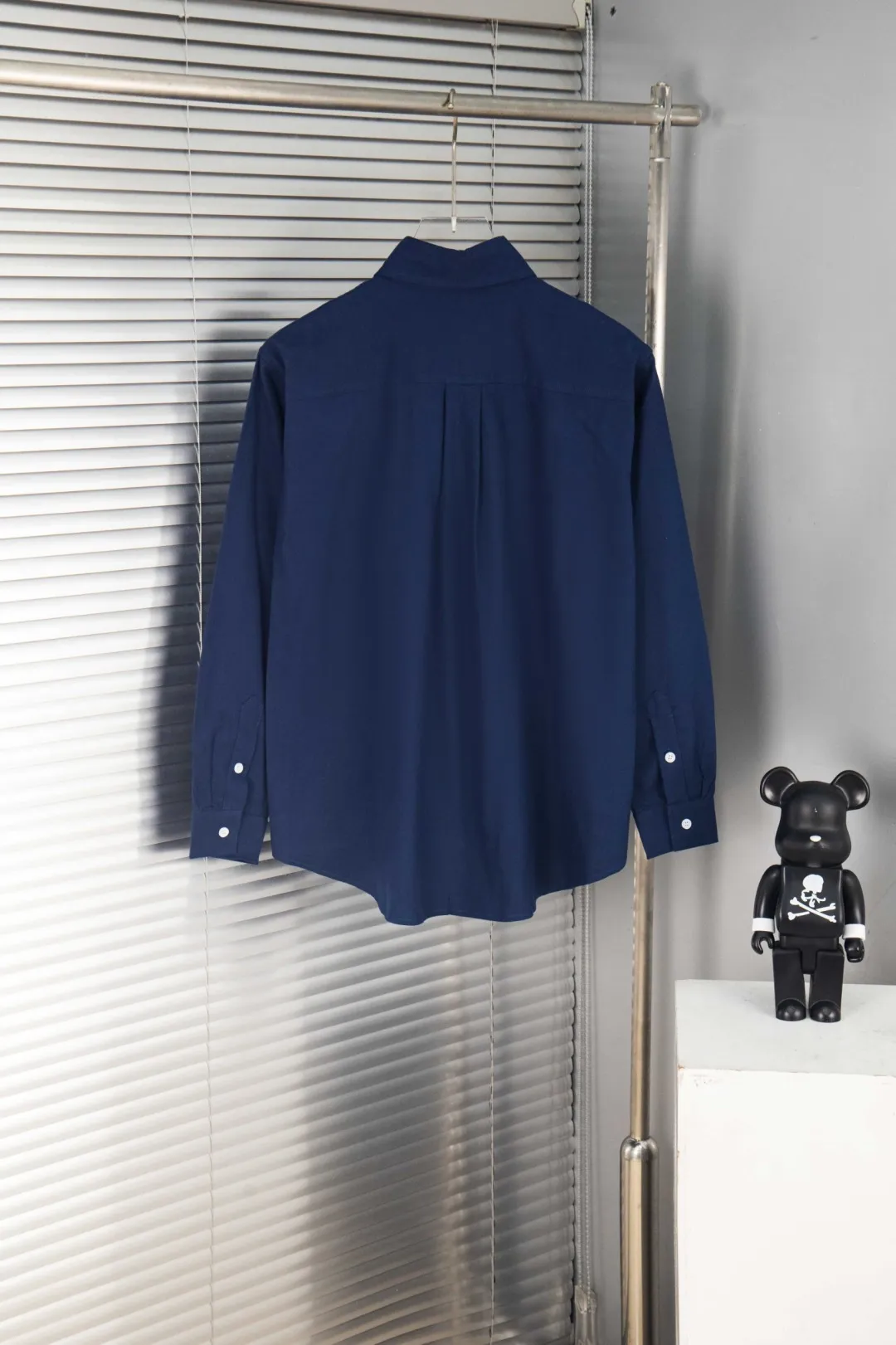 🅿️250 New: Style number: B141 Ralph Lauren/Ralph Lauren classic small label couple's long-sleeved shirt 1️⃣ Made of high-quality fabrics, the upper body is soft and comfortable, extremely delicate, and feels solid, smooth and soft. The fabric has the characteristics of being wrinkle-free and has an invincible feel. The details are perfectly handled! 2️⃣The workmanship details are perfectly controlled. They are all hemmed with vest technology, and the inside of the sleeves are also used. Different from the four-needle and five-thread workmanship, the collars are also all designed with interlining, showing high-end fashion and individuality, and the style is fashionable, simple and elegant! 3️⃣It is very youthful and energetic, and can be easily worn by both men and women. It is very in line with the fashion aesthetic concepts of today's young people! Color: Black, White, Navy Size: S, M, L, XL